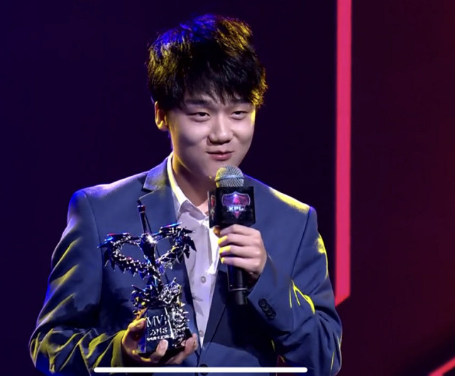 虔诚高票蝉联kpl常规赛mvp 成长迅速为rng.m支柱_腾讯新闻