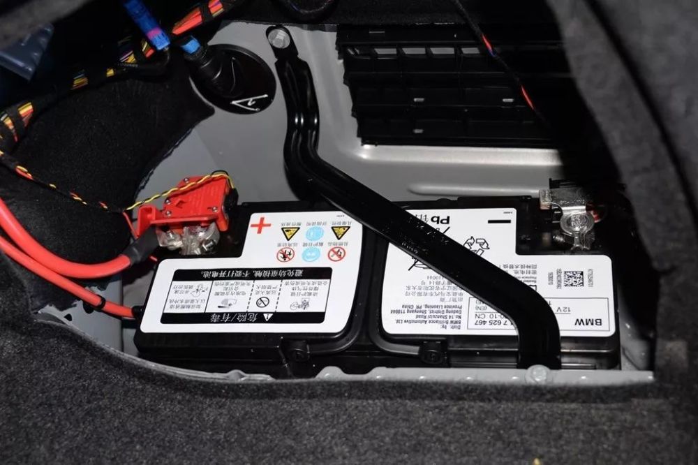 宝马车主电瓶半年一换的原因,找到了!