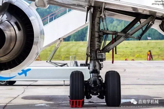起落架|形形色色的飞机起落架，一个能承受上百吨起降冲击力量的结构