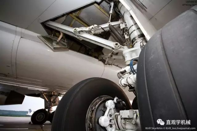 起落架|形形色色的飞机起落架，一个能承受上百吨起降冲击力量的结构