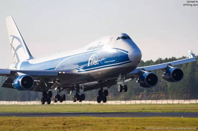 起落架|形形色色的飞机起落架，一个能承受上百吨起降冲击力量的结构