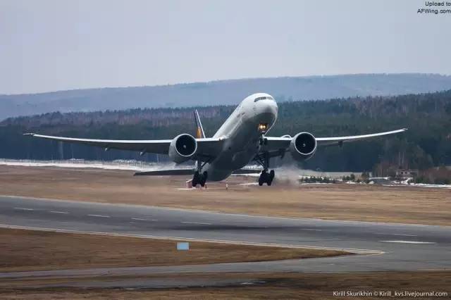 起落架|形形色色的飞机起落架，一个能承受上百吨起降冲击力量的结构