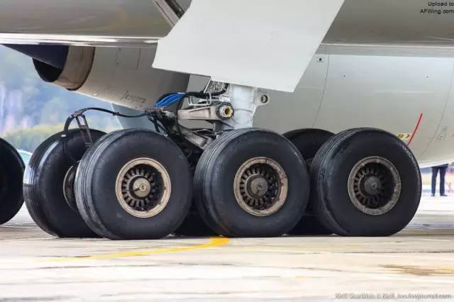 起落架|形形色色的飞机起落架，一个能承受上百吨起降冲击力量的结构