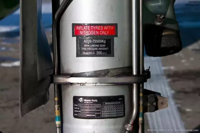 起落架|形形色色的飞机起落架，一个能承受上百吨起降冲击力量的结构