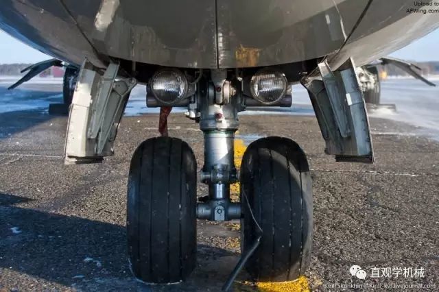 起落架|形形色色的飞机起落架，一个能承受上百吨起降冲击力量的结构