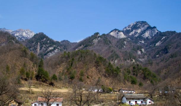 秦岭宁陕户菜路误入大山深处牛圈沟,多户只剩户有人住