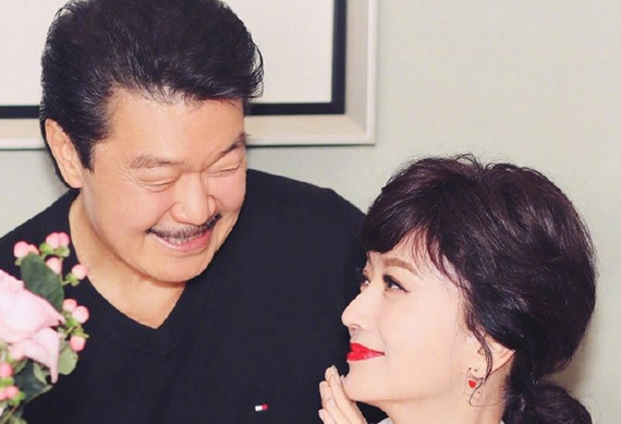 在花甲的年龄依然能够如此美丽幸福的赵雅芝,老公的宠爱少不了