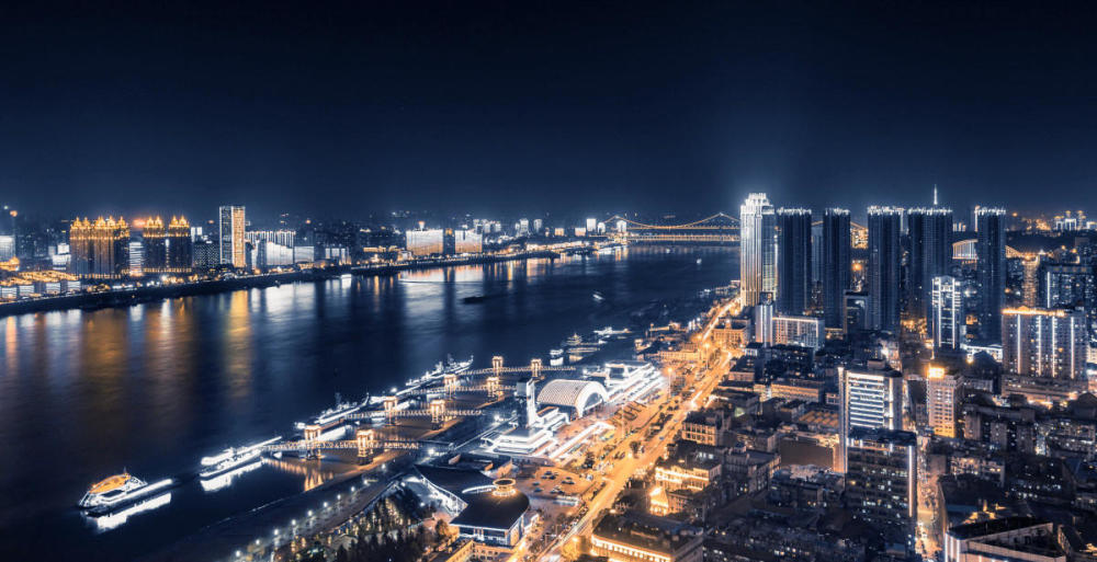 中国高铁最发达的城市,被誉为九省通衢,