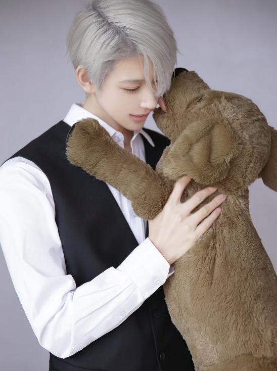 本以为穿西装的熊祁已经很帅了,看到cos诸葛亮,网友:我恋爱了