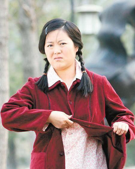 虽然都是农村基层的人物,但是王茜华本人长得其实非常漂亮,很有辨识度