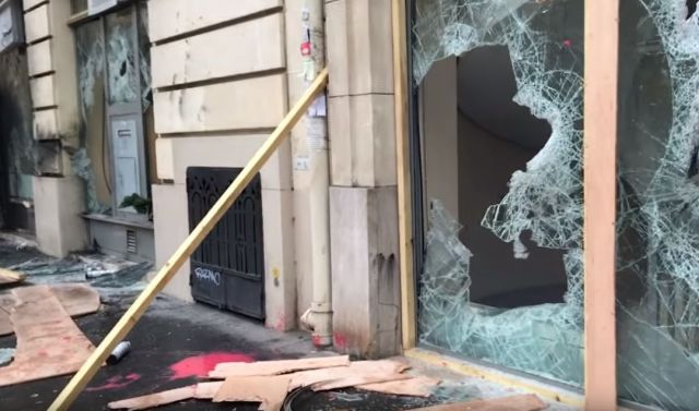 法国黄马甲第三波抗议运动急剧上演,巴黎在燃