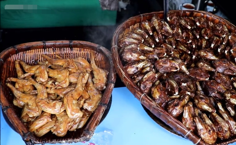 成都兔头香喷喷一个八块钱吃到停不下来,网友