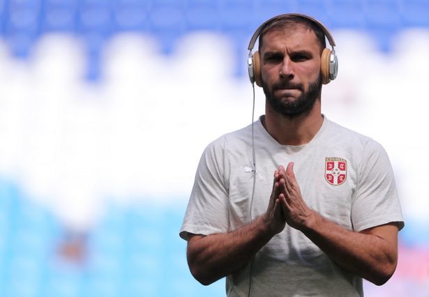 巴萨冬窗进补中卫新目标:曼城功勋队长+前蓝军