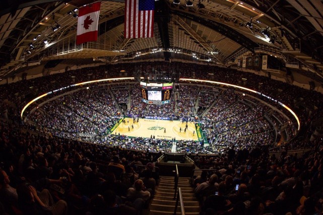 球馆(key arena)作为主场,在2008年,西雅图超音速队搬迁到了俄克拉
