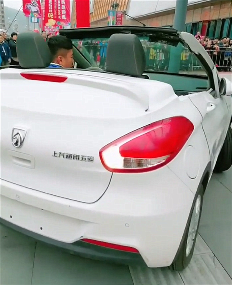 首辆4万宝骏310敞篷现身,颜值不输smart,可惜买不到!