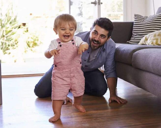 宝宝学会走路的时间是早还是晚,和这3个原因有