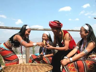 结婚要剃头离婚要请客云南10个奇特婚俗你知道几个