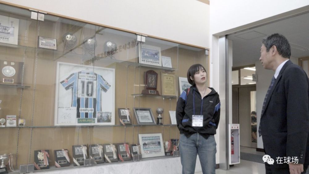 日本高中生直通J联赛并肩伊涅斯塔 90%学生放