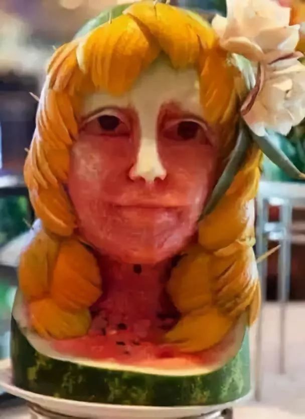 的农村壮汉厨房的残渣碎菜都能给你拼个头出来这南瓜看起来有点吓人啊
