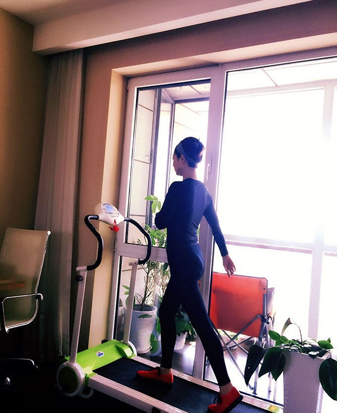 家里设健身室 张卫健北京豪宅曝光