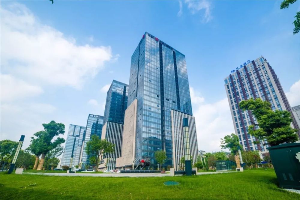 新龙广场 华东江苏大数据交易中心坐落于盐南高新区大数据产业园,是经
