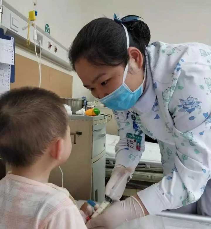 河南1歲寶寶誤食管道疏通劑嘴唇潰爛化膿食管腐蝕