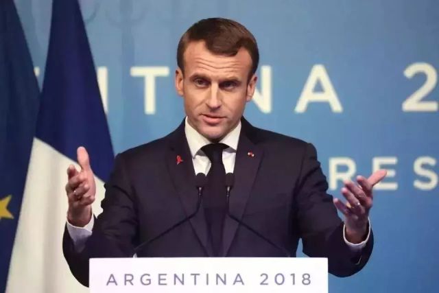 法国暴乱!巴黎一片火海!7万人打砸抢烧,大使馆