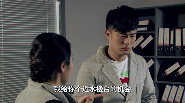 除了诺澜,还有一个相当有意思的女主角,就是曾小贤的上司,lisa榕,吕