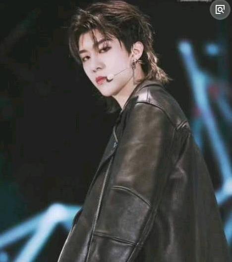 男星"鲻鱼头"发型,蔡徐坤很萌,范丞丞像精灵,图4帅到掉渣!