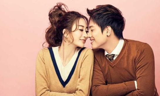 袁野的妻子是演员韩恩贞,他们还有个2,3岁的儿子,一家三口非常幸福地