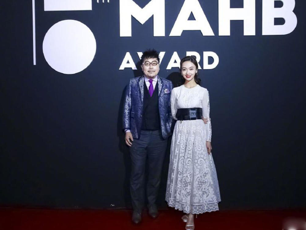 杨幂不穿过时礼服,一袭薄纱裙走红毯,惊艳全