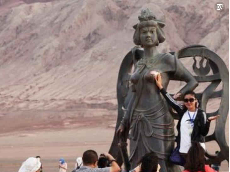 旅游中的不文明现象:这个景区中的铁扇公主铜