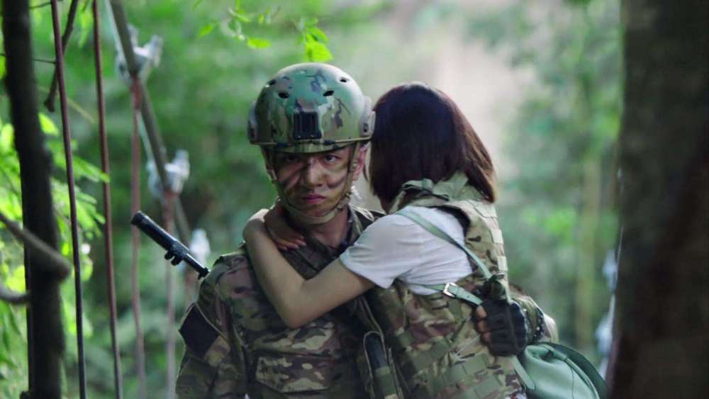 杨超越又心直口快,直指金瀚赵丽颖的吻戏做作