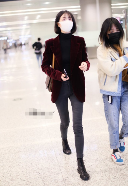 李溪苪私服太土豪!西装外套两万多,连鞋子也要