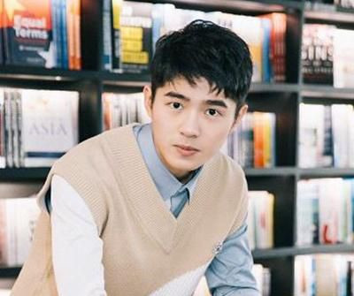 刘昊然和山崎贤人同框,高颜值帅气站姿特吸睛!