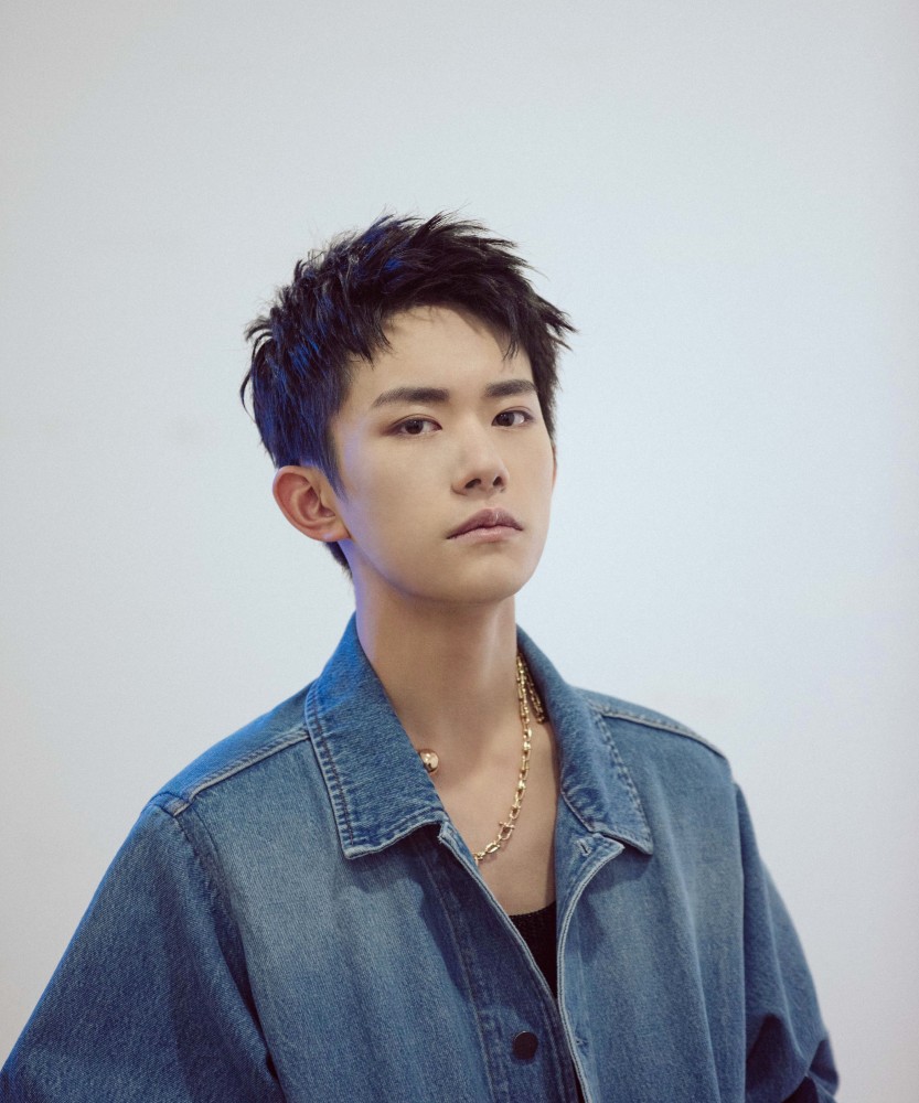 差点没认出来,易烊千玺剪狗啃刘海帅出新高度