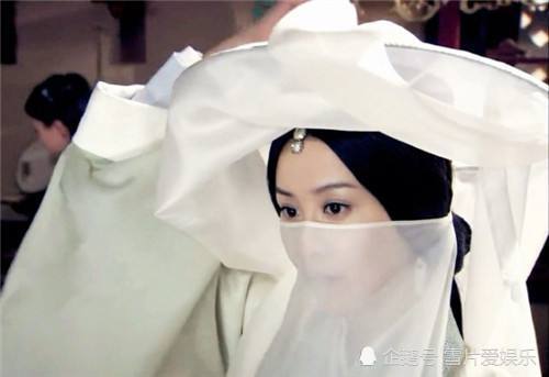 相信大家看过仙三的,就会知道剧中最爱穿紫衣的就是紫萱,而且蒙面的