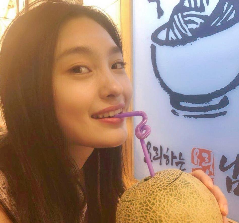 向佐陪王可如逛街疑似曝光!港媒爆料已获向太认可