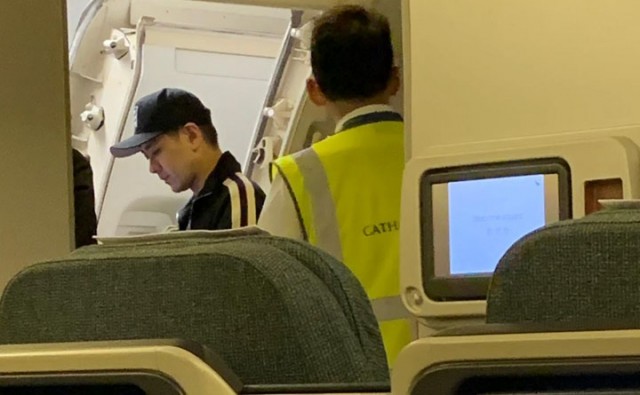 林志颖登机后要求拿回行李 导致航班延误惹人怨