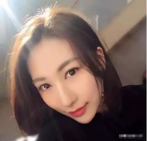 陈羽凡在《蒙面唱将》上毒瘾发作全身抽搐,摄