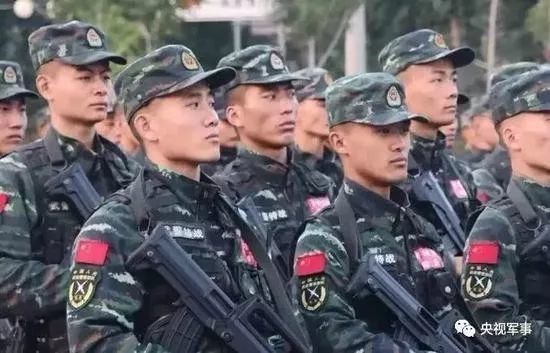 被重型货车拖行6米,武警王成龙烈士为救战友牺