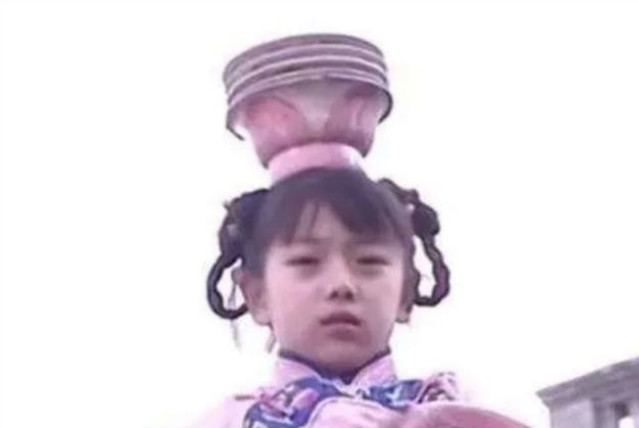 还记得《还珠格格》的"小鸽子"吗?童星出道的她上个月遁入空门