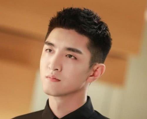 39岁的苗圃被称为"冻龄女神",为什么对金瀚的称呼是"儿子"?