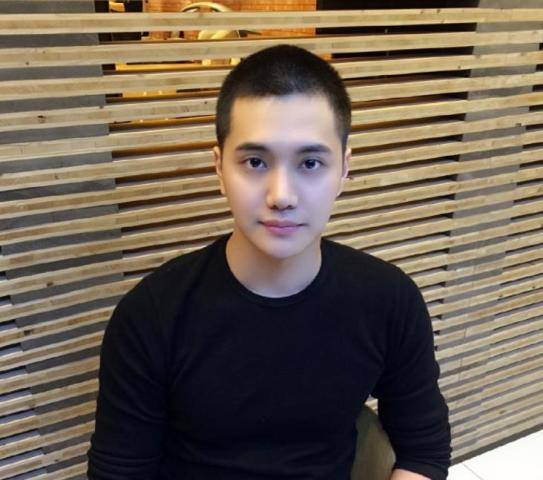 当年跪地感恩的小五,如今退伍已变成这样,网友:好希望回来主持