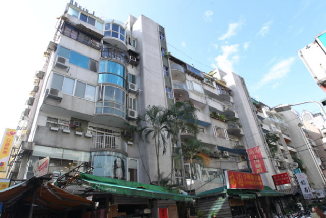 一线|性侵案后钮承泽关机消失,警方上门传唤却