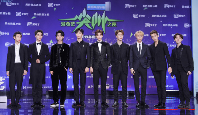 百分九少年合照，尤长靖太抢镜，网友：除了想笑，还有点心疼他