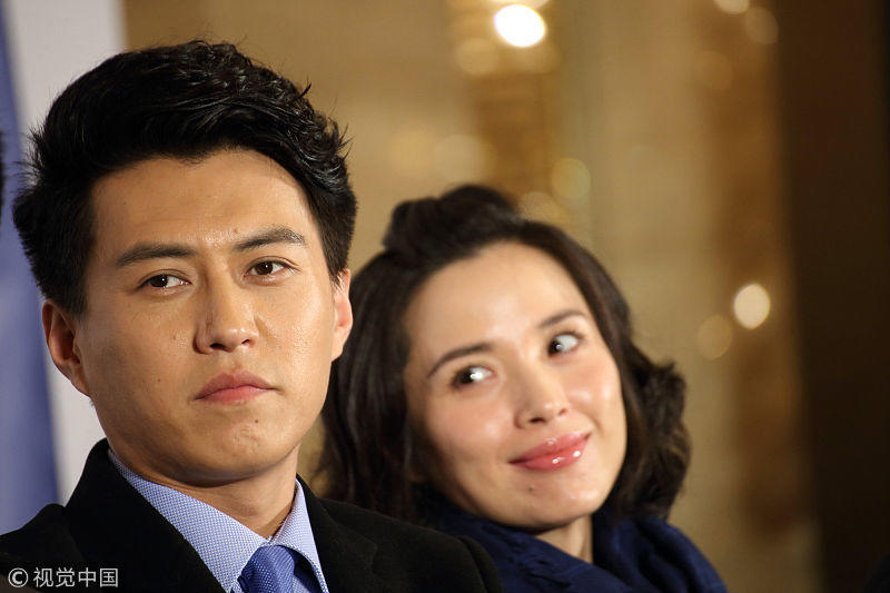 靳东老婆李佳晒自制圣诞饼干,无意间透露小儿