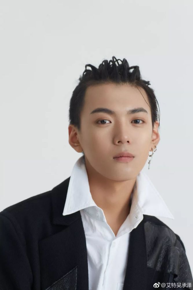 王思聪弟弟参加偶像练习生,王喆施展何昶希谁