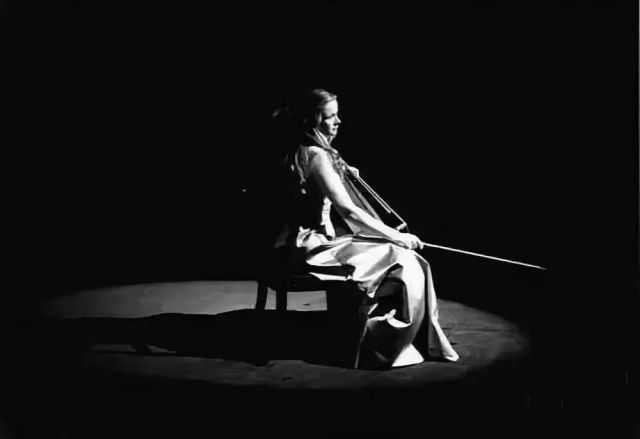 百听不厌:让世界落泪的大提琴曲--《殇》 杰奎