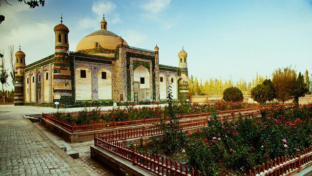 《还珠格格》骗了我们20年,香妃陵首曝光,揭开乾隆宠她的原因